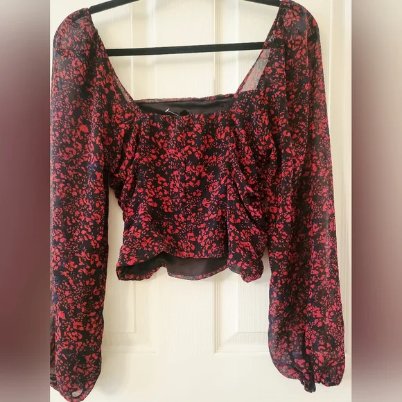 Dynamite Floral Black and Red and Blue Women's Top - Picture 3 of 7